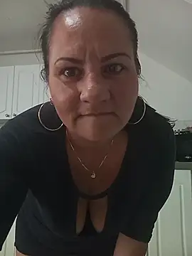 Mishell Perez online show from February 25, 2026, 7:01 pm