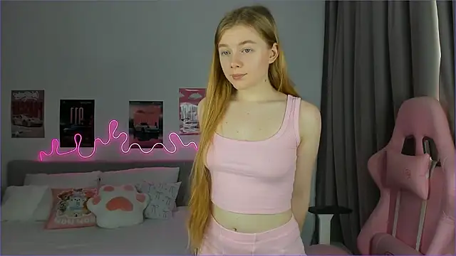 EvaRaee online show from March 21, 2026, 8:19 am