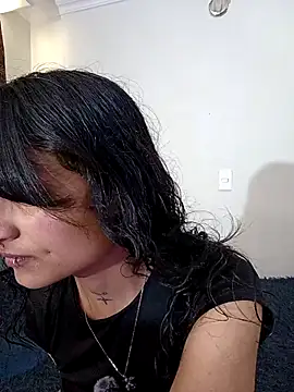 Lili  Clan online show from April 4, 2026, 6:27 pm