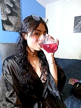 Lili  Clan online show from April 16, 2026, 6:09 pm