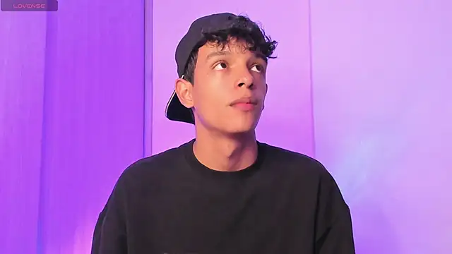 Snapshot of Maxfrost1 chatting on March 1, 2026, 10:12 pm Maxfrost1 online show from March 1, 2026, 10:12 pm