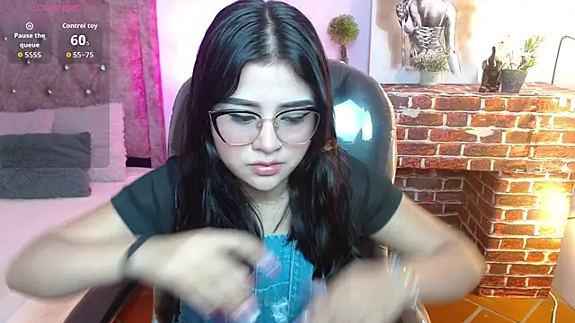 mila quin online show from April 18, 2026, 7:58 pm