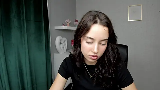 AdeleSolo online show from June 10, 2026, 6:23 am