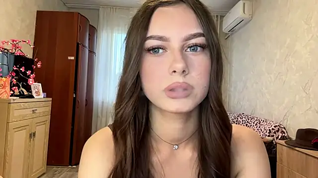 StephaniCute online show from June 7, 2026, 4:00 pm