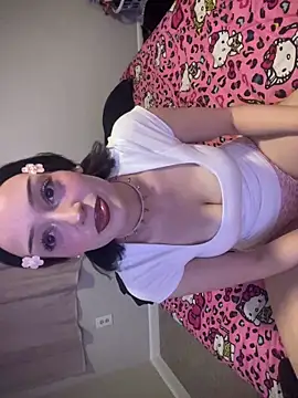 Snapshot of strwbrrymilk chatting on February 22, 2026, 1:18 am strwbrrymilk online show from February 22, 2026, 1:18 am