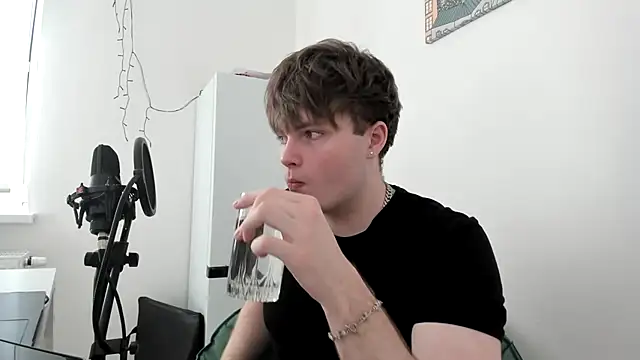  hetero online show from February 23, 2026, 11:29 am