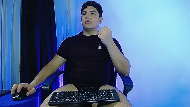 Snapshot of Uriel_Ray_ chatting on March 2, 2026, 9:32 pm Uriel Ray online show from March 2, 2026, 9:32 pm