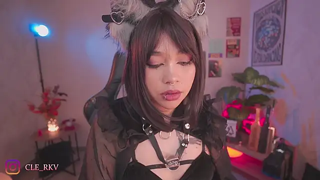 violette clerk1  online show from April 12, 2026, 6:24 pm