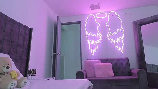 Evelin  thompsson online show from February 17, 2026, 4:09 am