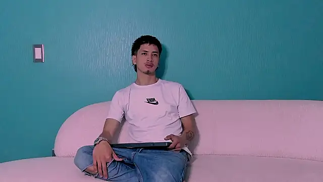 Youdoll  online show from February 25, 2026, 1:32 pm