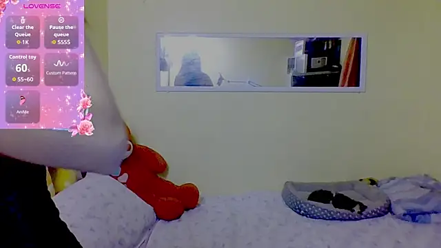 Luna Moonfang online show from May 31, 2026, 2:13 pm