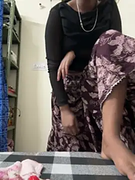 meenu cuties online show from May 20, 2026, 3:51 pm