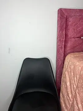 Sofia-squir online show from April 4, 2026, 12:02 pm