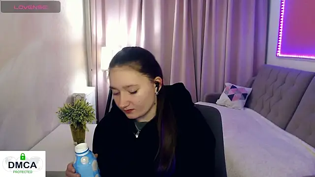 Snapshot of Sparkling_Starlet67 chatting on March 3, 2026, 2:12 pm Sparkling Starlet67 online show from March 3, 2026, 2:12 pm