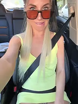 LisaMurr online show from June 3, 2026, 2:33 pm