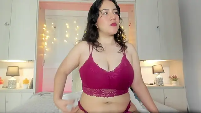 ElaRey  online show from May 8, 2026, 12:32 pm