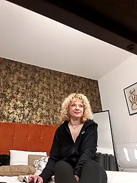 LaireeFelini online show from February 17, 2026, 8:26 pm