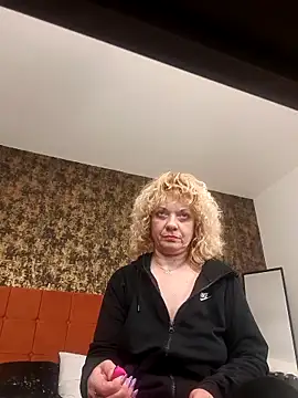 LaireeFelini online show from February 18, 2026, 7:54 pm