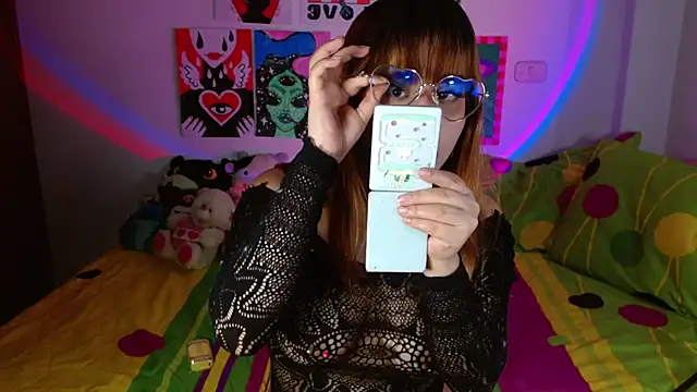 chloe roxy online show from June 9, 2026, 3:29 am