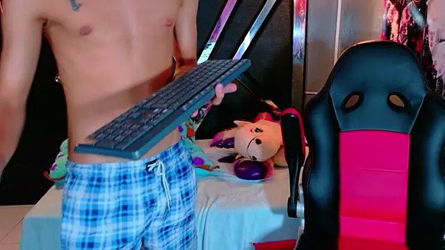 Snapshot of EstevenBrown1 chatting on February 18, 2026, 1:18 pm EstevenBrown1 online show from February 18, 2026, 1:18 pm