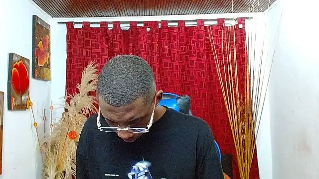 Snapshot of milo018 chatting on February 17, 2026, 8:48 pm milo018 online show from February 17, 2026, 8:48 pm