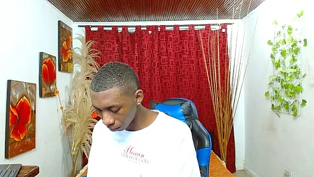 Snapshot of milo018 chatting on February 20, 2026, 6:08 pm milo018 online show from February 20, 2026, 6:08 pm