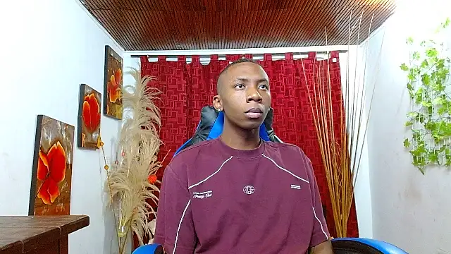 Snapshot of milo018 chatting on February 23, 2026, 7:55 pm milo018 online show from February 23, 2026, 7:55 pm