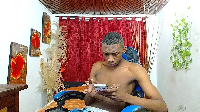 Snapshot of milo018 chatting on February 27, 2026, 9:26 pm milo018 online show from February 27, 2026, 9:26 pm