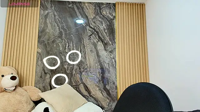 scarlett lumi online show from April 18, 2026, 11:47 am