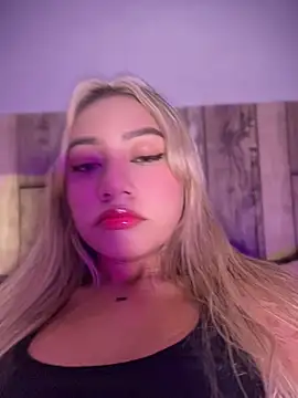 Dulce Sofi  online show from June 8, 2026, 10:10 pm