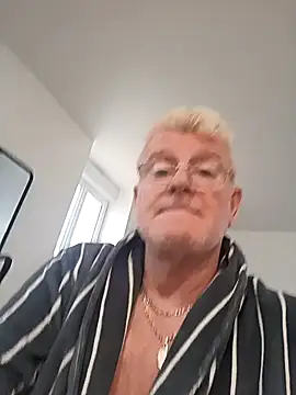 olivbisoumis online show from February 18, 2026, 8:10 am