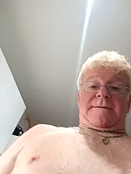 olivbisoumis online show from April 6, 2026, 4:57 am