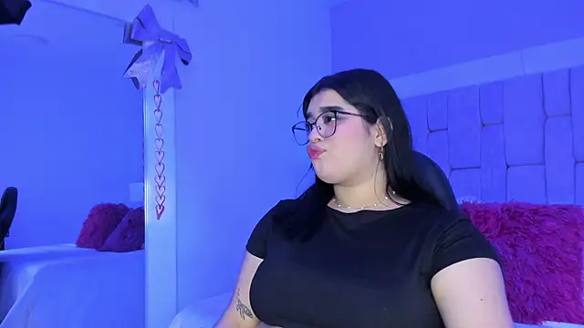 AnniJones online show from April 18, 2026, 3:10 am