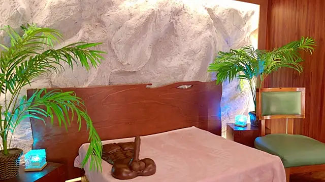 Rolyloren  online show from February 26, 2026, 4:06 pm