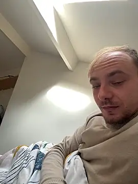 Snapshot of Crevette311 chatting on November 21, 2025, 12:48 pm Crevette311 online show from November 21, 2025, 12:48 pm