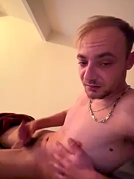 Snapshot of Crevette311 chatting on November 24, 2025, 11:15 pm Crevette311 online show from November 24, 2025, 11:15 pm