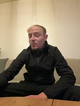 Snapshot of Crevette311 chatting on November 26, 2025, 9:05 pm Crevette311 online show from November 26, 2025, 9:05 pm