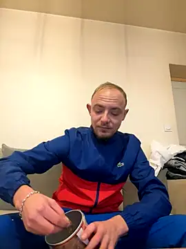 Snapshot of Crevette311 chatting on November 27, 2025, 10:39 am Crevette311 online show from November 27, 2025, 10:39 am