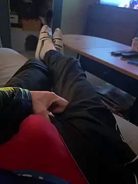 Snapshot of Crevette311 chatting on November 29, 2025, 11:30 pm Crevette311 online show from November 29, 2025, 11:30 pm