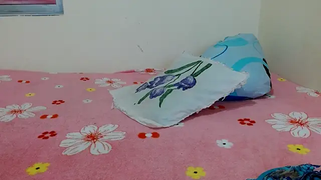 valkahot20 online show from April 12, 2026, 7:24 am