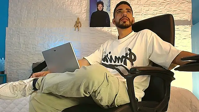 Kratoswolf online show from May 28, 2026, 8:17 pm
