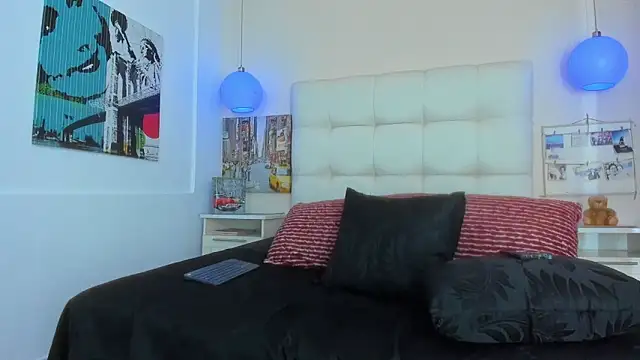 SharonTygaX online show from April 17, 2026, 10:40 am