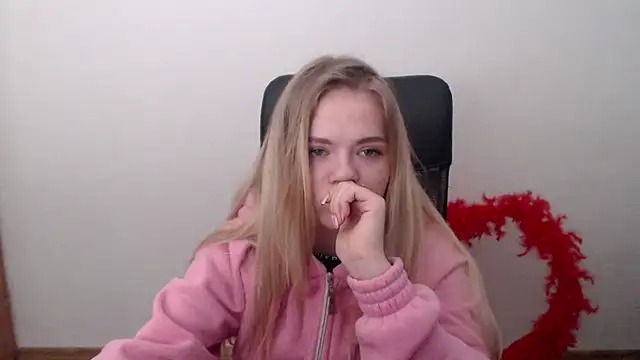 Snapshot of FoxiLana chatting on February 18, 2026, 10:11 am FoxiLana online show from February 18, 2026, 10:11 am