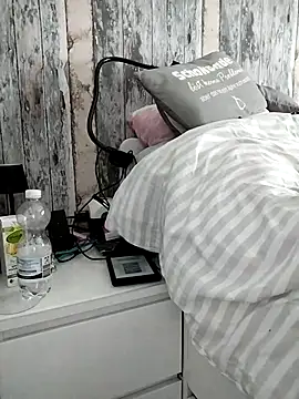 Emma12117 online show from April 4, 2026, 10:24 am