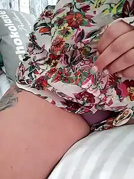 Emma12117 online show from April 5, 2026, 10:23 am