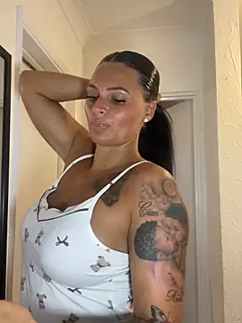 Destinylovex online show from June 6, 2026, 7:51 pm