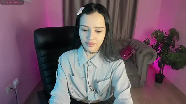 Snapshot of CamillaStars chatting on March 2, 2026, 1:51 pm CamillaStars online show from March 2, 2026, 1:51 pm