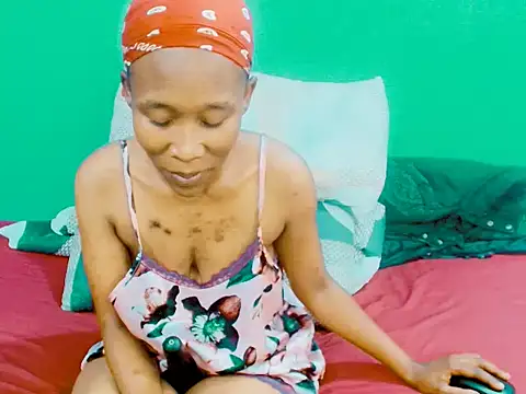 Snapshot of QueenYc chatting on February 23, 2026, 4:26 pm QueenYc online show from February 23, 2026, 4:26 pm