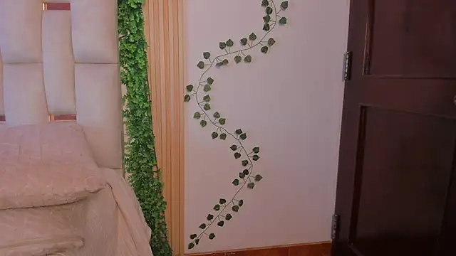 Kitty Milk nm online show from April 16, 2026, 9:39 pm