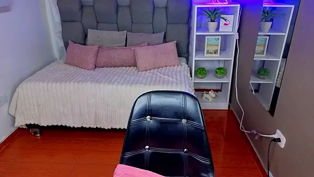 SophyAdams online show from June 10, 2026, 11:46 pm